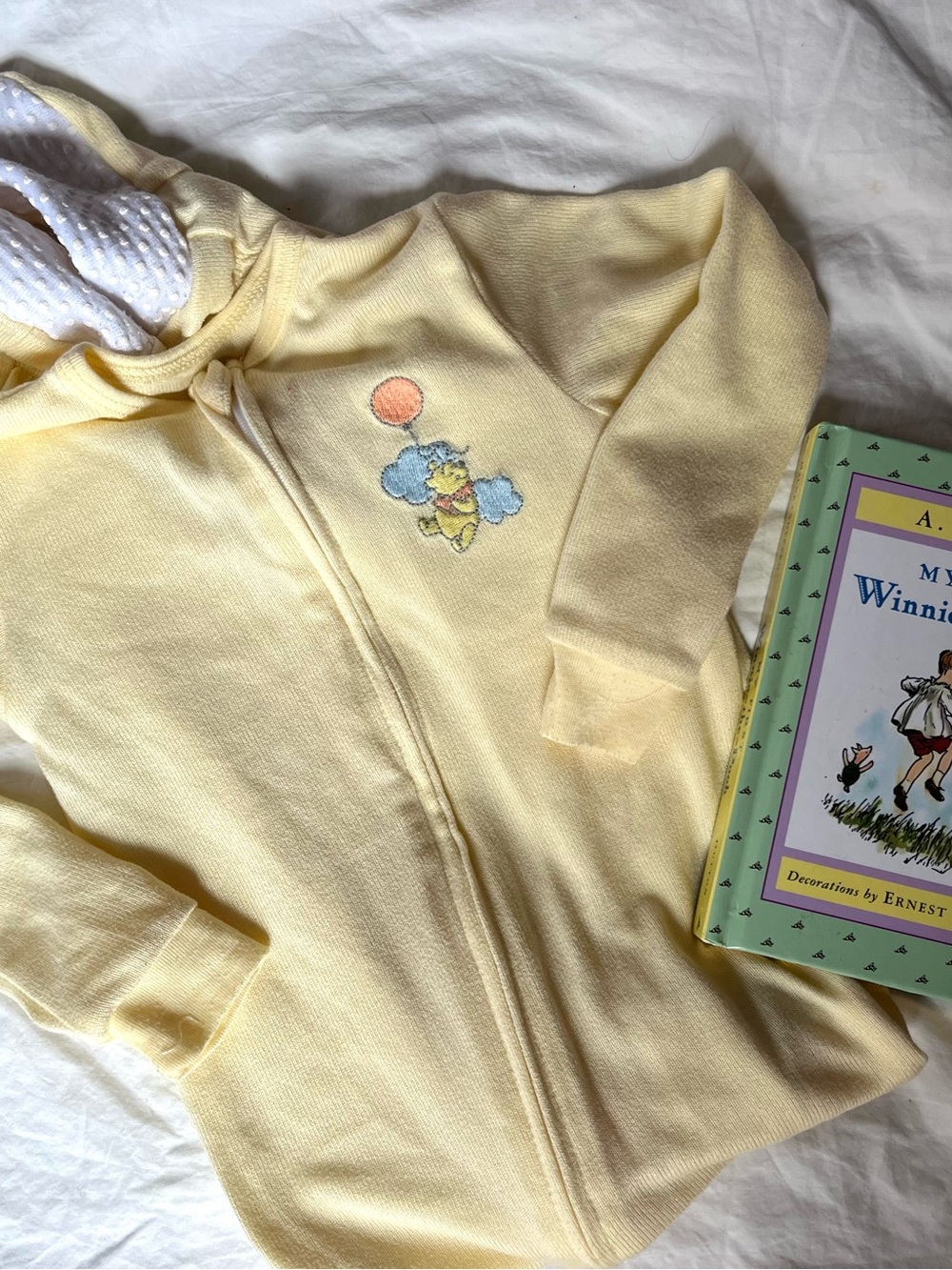 Y2K winnie the pooh PJs +book :)